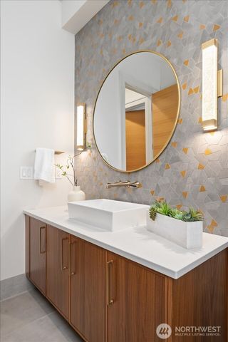 1717 99th Avenue NE, Bellevue, WA 98004