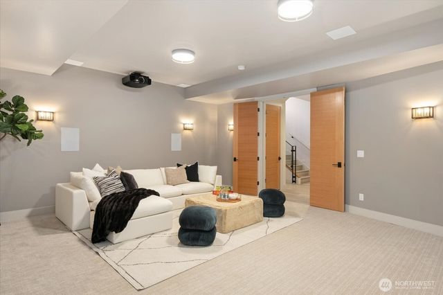 1717 99th Avenue NE, Bellevue, WA 98004