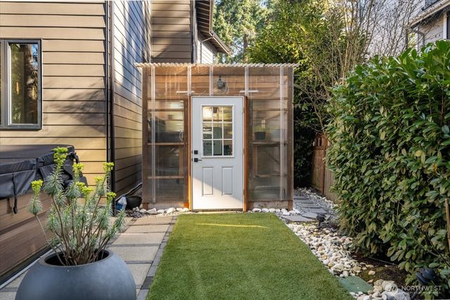 1717 99th Avenue NE, Bellevue, WA 98004