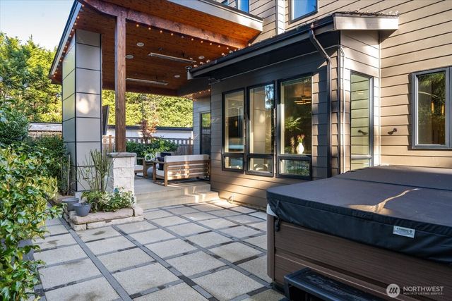 1717 99th Avenue NE, Bellevue, WA 98004