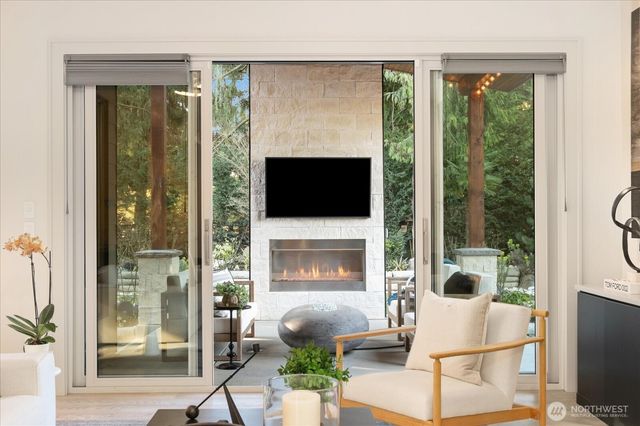 1717 99th Avenue NE, Bellevue, WA 98004