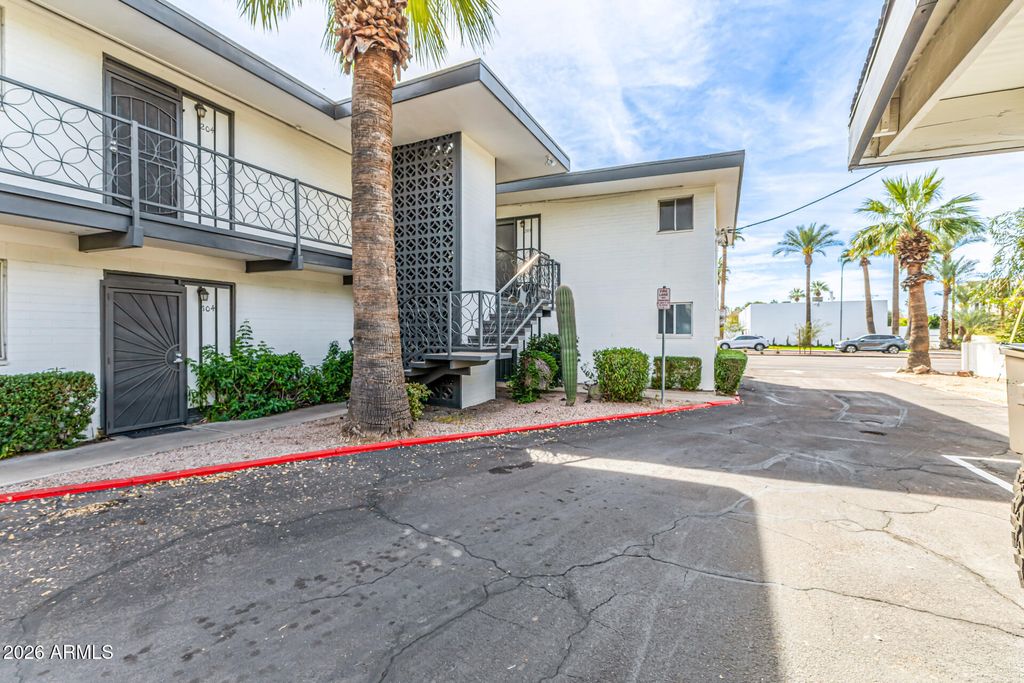 3242 E CAMELBACK Road 102, Phoenix, AZ 85018