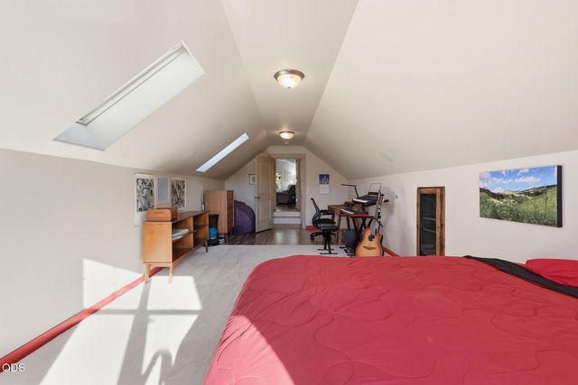 61172 Hilmer Creek Drive, Bend, OR 97702