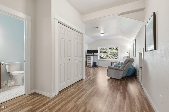 61172 Hilmer Creek Drive, Bend, OR 97702