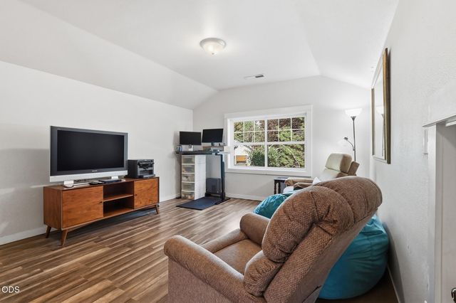 61172 Hilmer Creek Drive, Bend, OR 97702