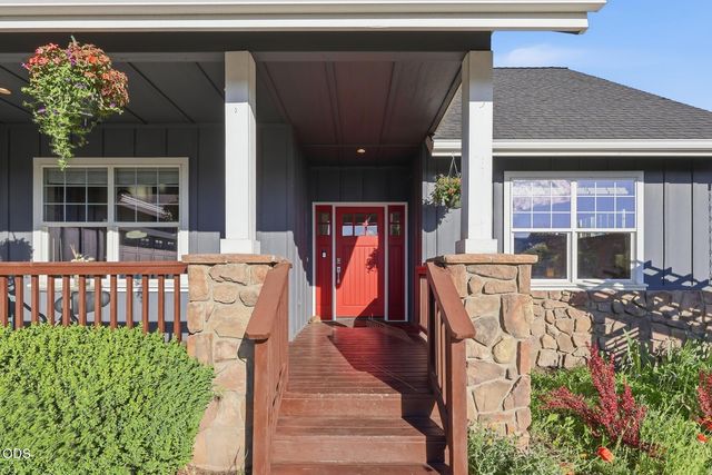 61172 Hilmer Creek Drive, Bend, OR 97702