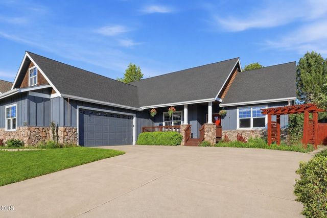 61172 Hilmer Creek Drive, Bend, OR 97702