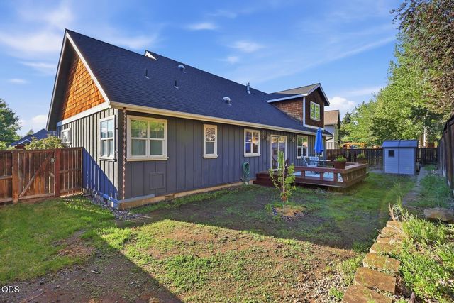 61172 Hilmer Creek Drive, Bend, OR 97702