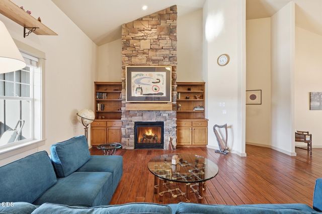 61172 Hilmer Creek Drive, Bend, OR 97702