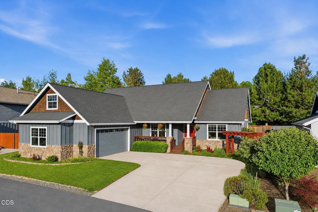 61172 Hilmer Creek Drive, Bend, OR 97702