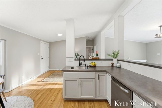 7976 10 Mile Road, Rockford, MI 49341