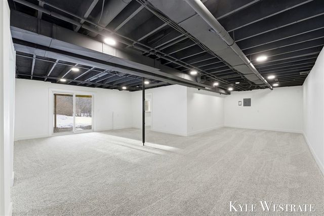 7976 10 Mile Road, Rockford, MI 49341