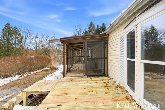 7976 10 Mile Road, Rockford, MI 49341