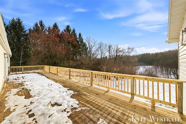 7976 10 Mile Road, Rockford, MI 49341