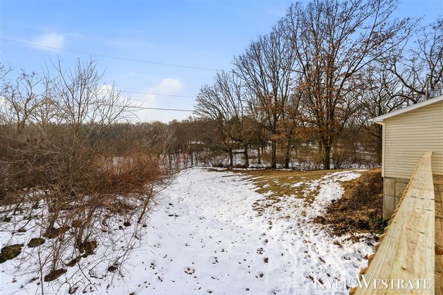 7976 10 Mile Road, Rockford, MI 49341