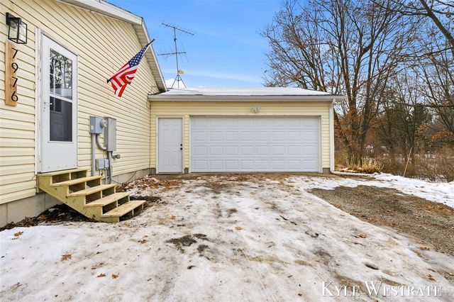 7976 10 Mile Road, Rockford, MI 49341