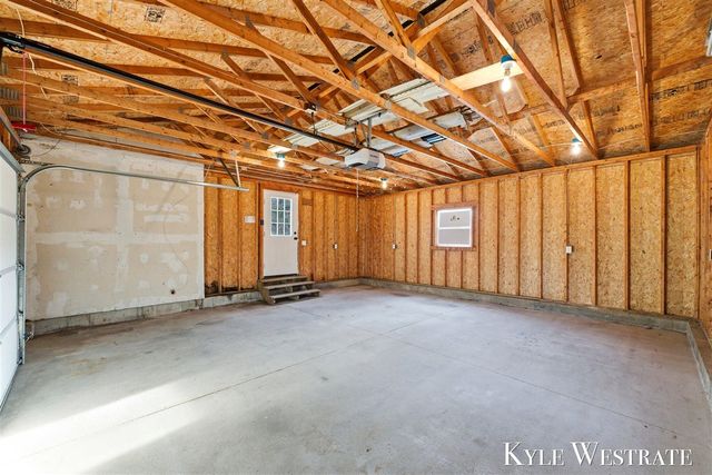 7976 10 Mile Road, Rockford, MI 49341