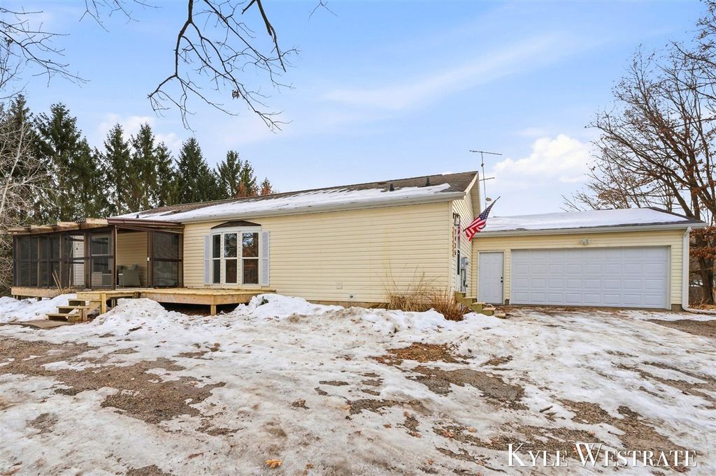 7976 10 Mile Road, Rockford, MI 49341