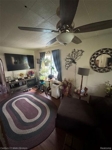 1128 W Parkwood Avenue, Flint, MI 48507