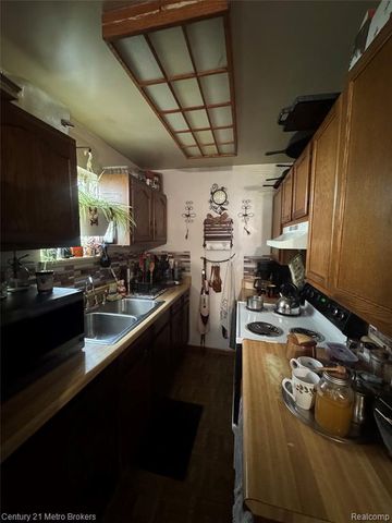 1128 W Parkwood Avenue, Flint, MI 48507