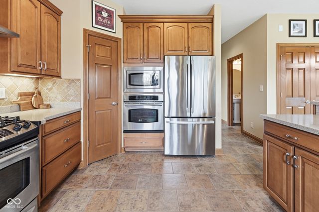 7111 W Cub Boulevard, New Palestine, IN 46163