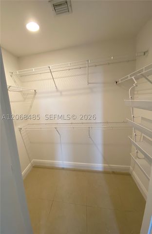 1060 Brickell Ave 1413, Miami, FL 33131