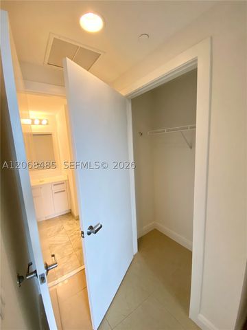 1060 Brickell Ave 1413, Miami, FL 33131