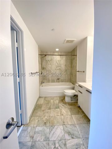 1060 Brickell Ave 1413, Miami, FL 33131