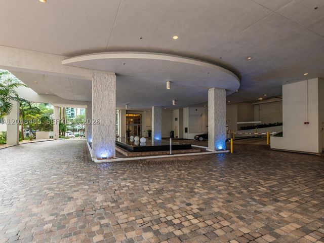 1060 Brickell Ave 1413, Miami, FL 33131
