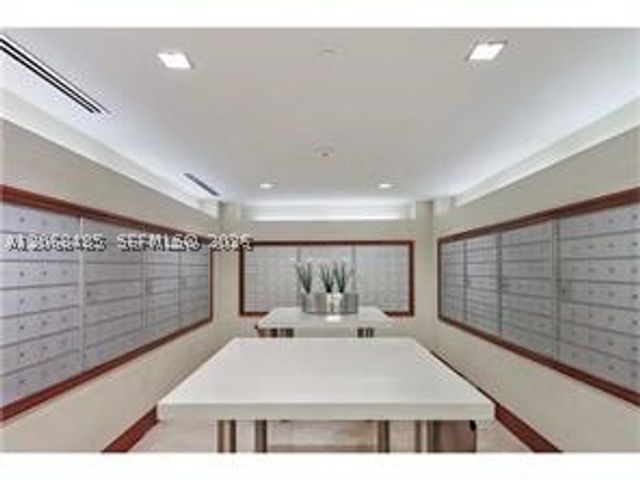 1060 Brickell Ave 1413, Miami, FL 33131