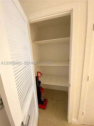 1060 Brickell Ave 1413, Miami, FL 33131
