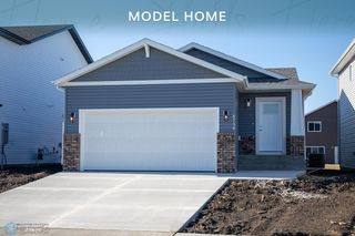 6739 Meadow View Drive S, Fargo, ND 58104