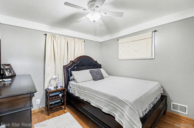 1756 Pedersen Road, Commerce Charter Township, MI 48390