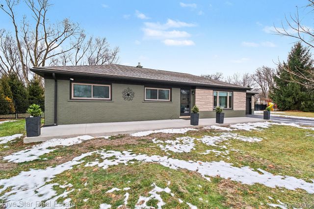 1756 Pedersen Road, Commerce Charter Township, MI 48390