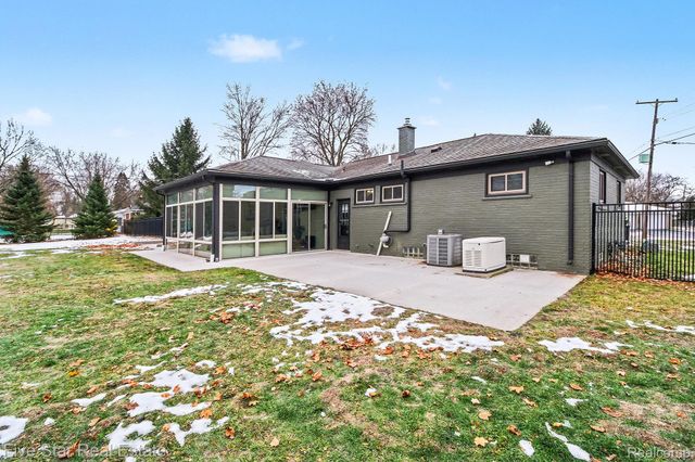 1756 Pedersen Road, Commerce Charter Township, MI 48390