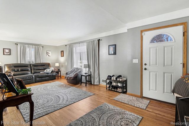 1756 Pedersen Road, Commerce Charter Township, MI 48390