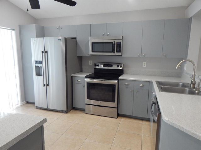 5827 MEADOWPARK PLACE, Lithia, FL 33547