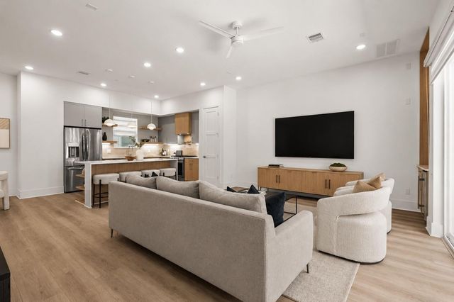 607 Skyland Terrace Way, Houston, TX 77009