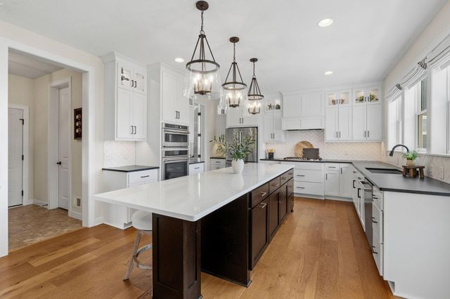 16333 Dunfield Drive, Lakeville, MN 55044