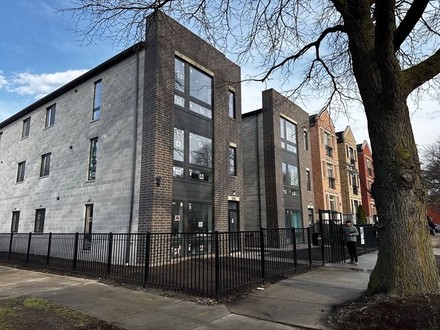 4156 S Michigan Avenue 2, Chicago, IL 60653