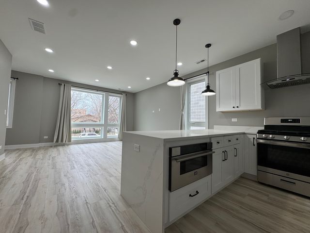 4156 S Michigan Avenue 2, Chicago, IL 60653