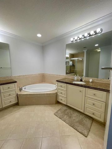 18 Harbour Isle Drive W 203, Fort Pierce, FL 34949