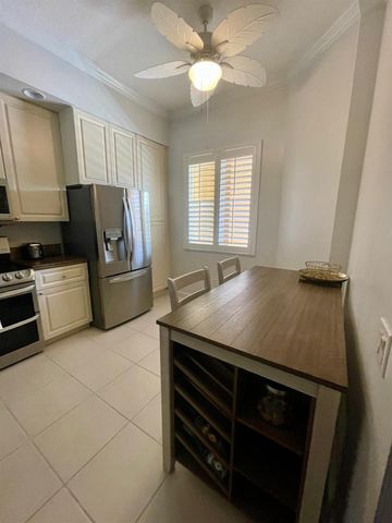 18 Harbour Isle Drive W 203, Fort Pierce, FL 34949