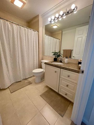 18 Harbour Isle Drive W 203, Fort Pierce, FL 34949