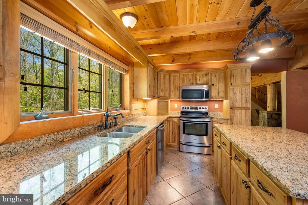 Image 9 of property listing at 312 MOSS CREEK CIR, Oakland, MD 21550