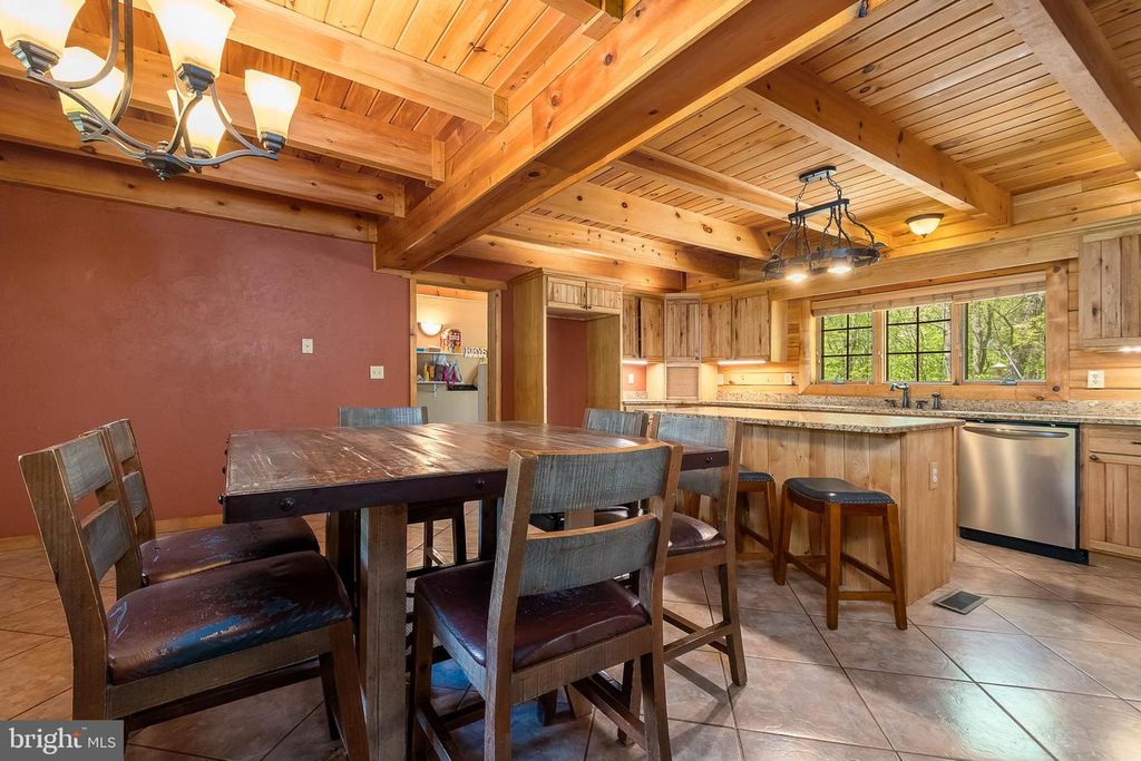 Image 11 of property listing at 312 MOSS CREEK CIR, Oakland, MD 21550
