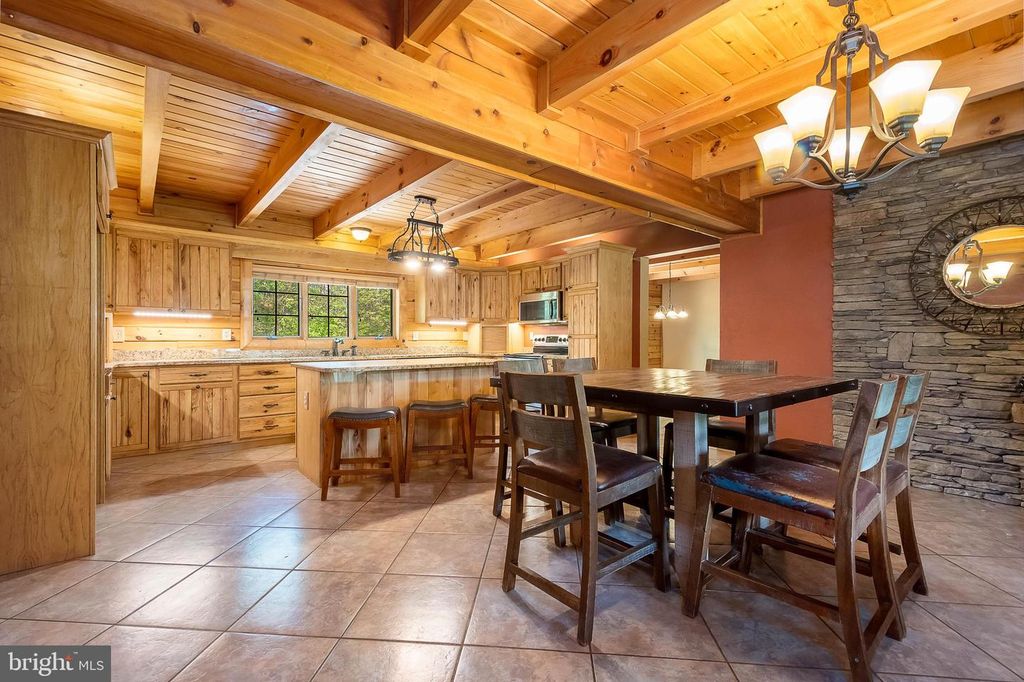 Image 12 of property listing at 312 MOSS CREEK CIR, Oakland, MD 21550