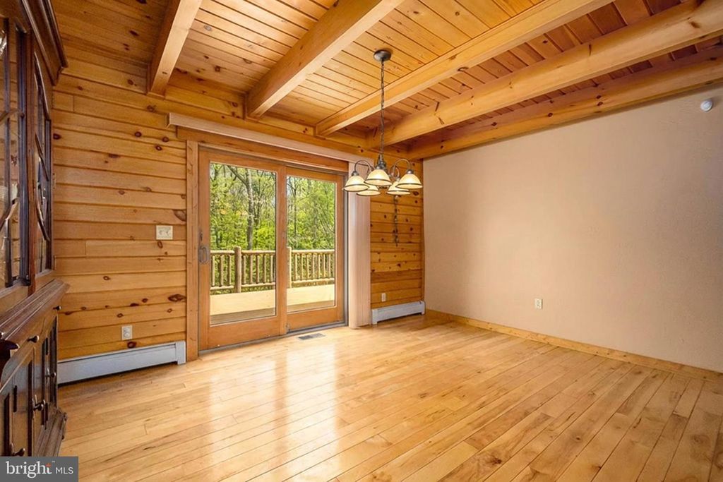 Image 13 of property listing at 312 MOSS CREEK CIR, Oakland, MD 21550