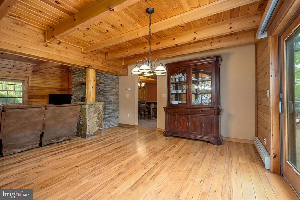 Image 14 of property listing at 312 MOSS CREEK CIR, Oakland, MD 21550