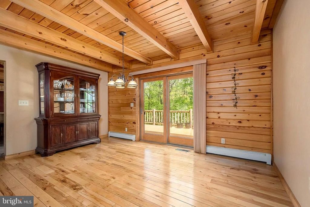 Image 15 of property listing at 312 MOSS CREEK CIR, Oakland, MD 21550